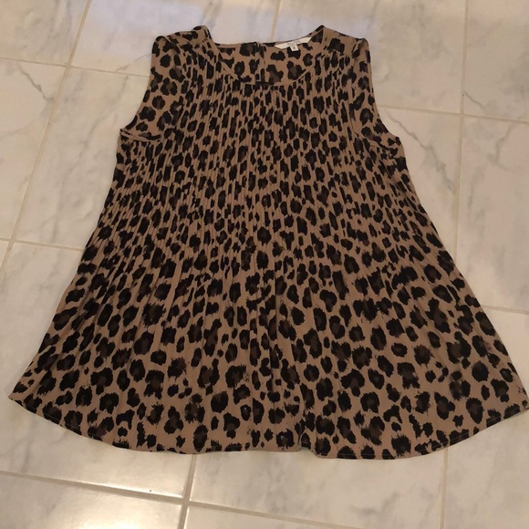 Alfred Sung sleeveless blouse. Fun leopard print